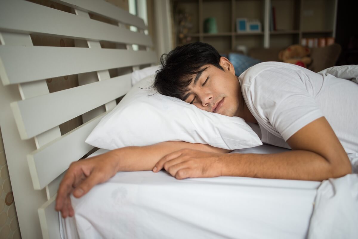 Thường xuyên thay đổi tư thế khi ngủ giúp người bệnh cảm thấy dễ chịu hơn